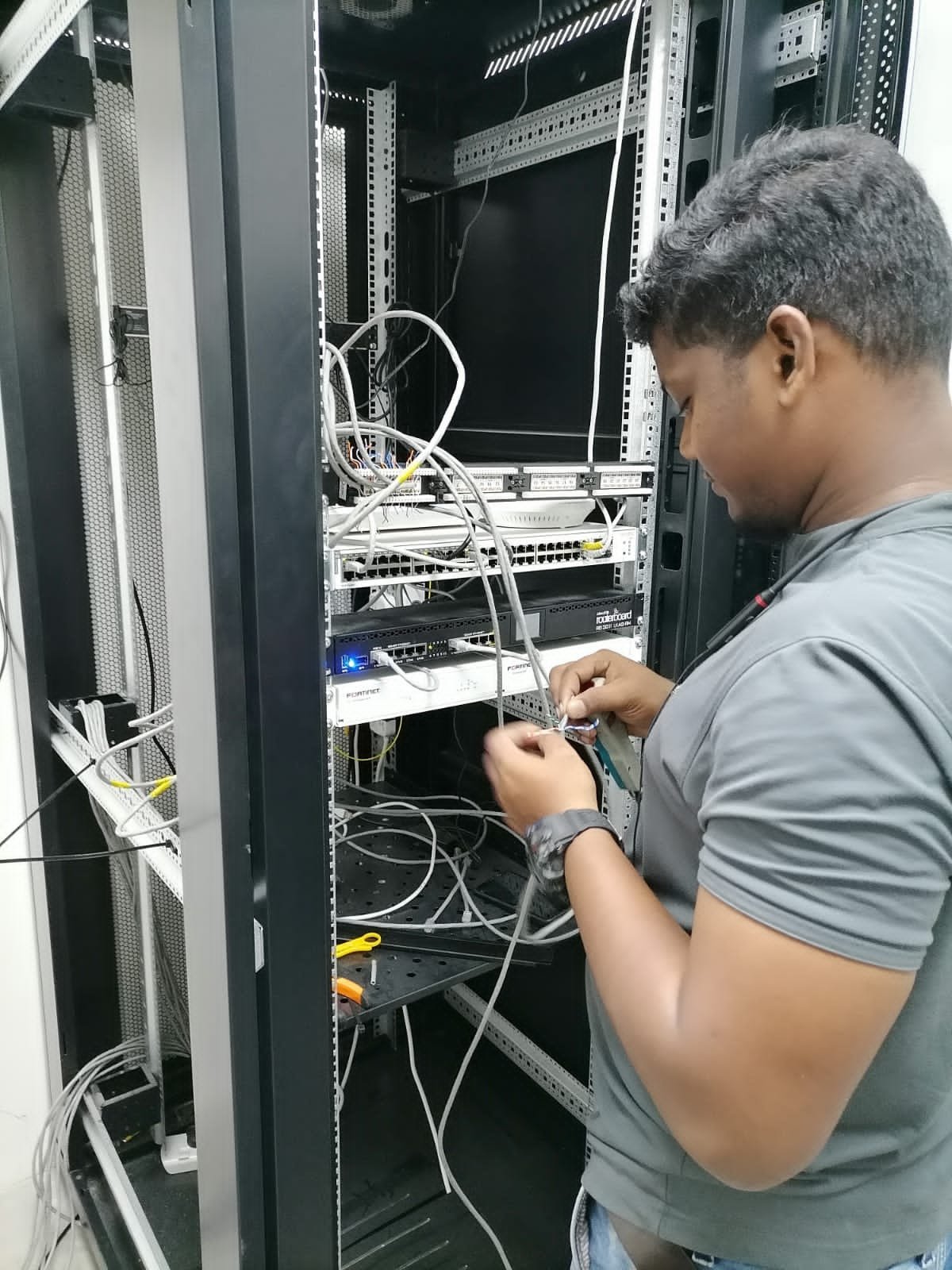 LAN WAN network infrastructure installation Dubai — firewall switch rack setup